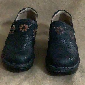 Ariat womens Leather Clogs size 8B